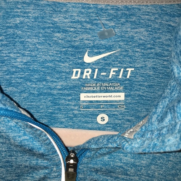 Nike Women's Dri-FIT Element Reflect 1/2-Zip Running Top in light blue - Picture 5 of 7